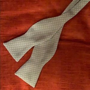 Vineyard Vines Green Whale Print Bow Tie